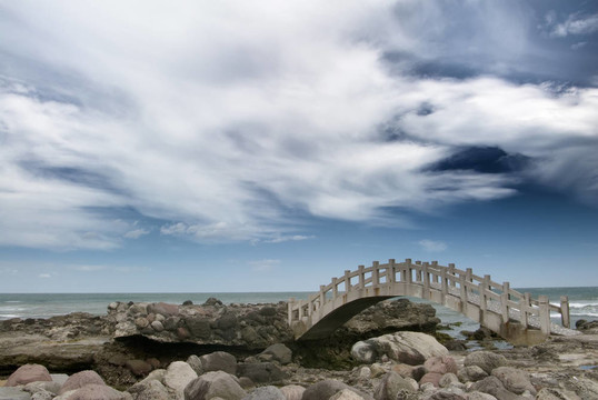 在靠近海的羅克蘭大橋
