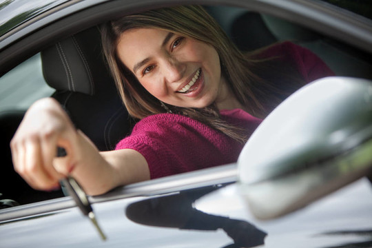 汽車里的女人