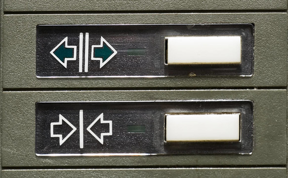 打開和關(guān)閉的電梯按鈕