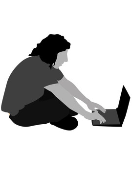 在筆記本電腦上工作的人