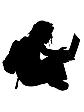 坐在筆記本電腦上的男人