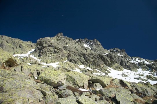 巖雪山景觀