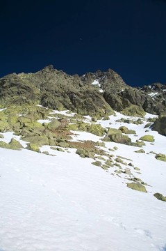 雪山上的月亮
