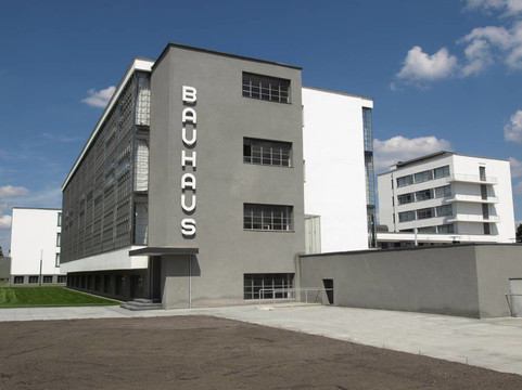 Bauhaus；德紹