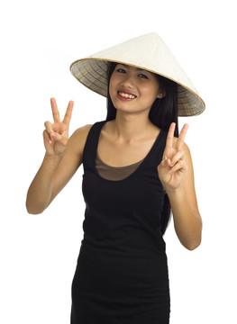 戴帽子的女人制造勝利的標(biāo)志