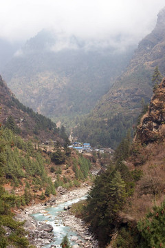 Dudh Kosi河流域；尼泊爾珠峰的蹤跡；
