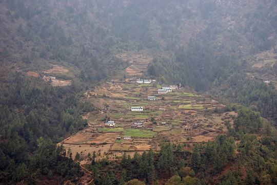 Himalayas尼泊爾村；珠穆朗瑪峰