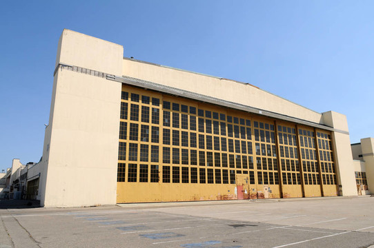 飛機(jī)庫(kù)