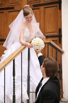 未婚夫給新娘花束
