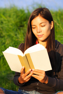 讀書的女人
