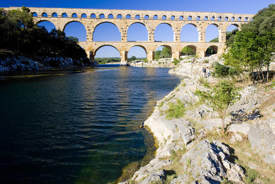 羅馬渡槽；Pont du Gard；朗格多克地區(qū)；法國(guó)