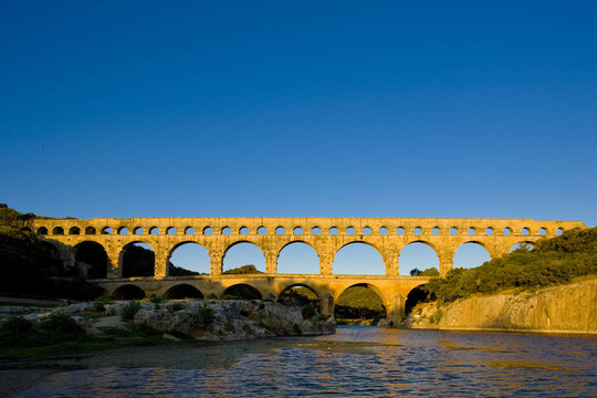 羅馬渡槽；Pont du Gard；朗格多克地區(qū)；法國(guó)