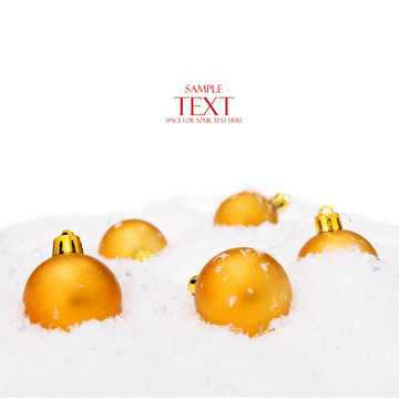 白雪覆蓋的圣誕球