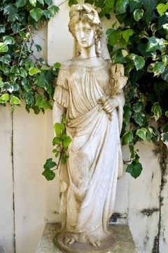 古代希臘雕像展示了女神阿爾忒彌斯