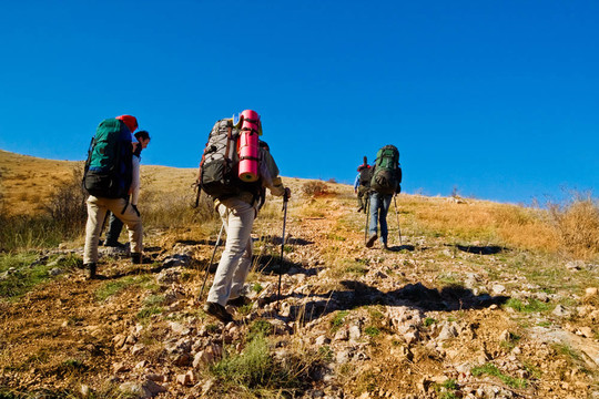 登山者攀登的山