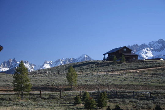 山上的小木屋