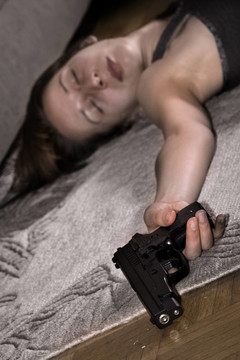死女人帶槍
