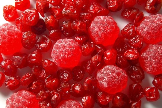 美味的紅櫻桃漿果和糖果草莓