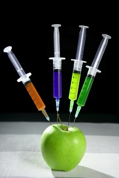 用注射器操作蘋果
