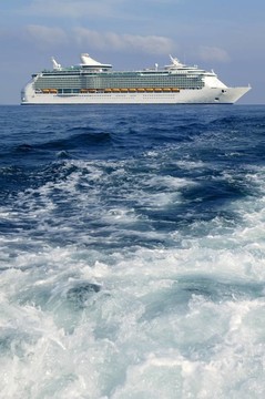 Mediterranean島巡游；日出；在伊比薩