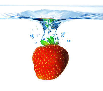 Strawberry在水