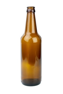 空棕色啤酒瓶