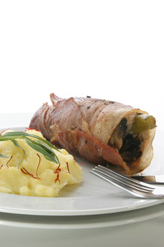 白土豆泥和雞肉卷