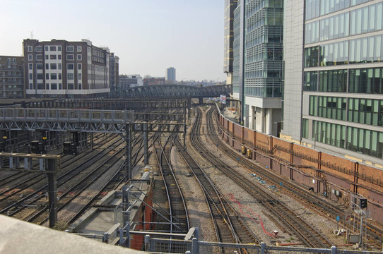 london-23-0033