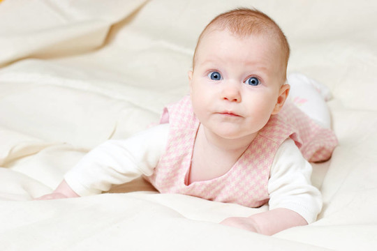 四個月的嬰兒