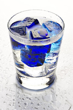 冷靜的藍(lán)色雞尾酒