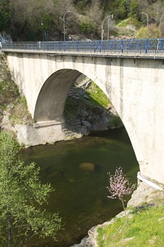 在赫爾特山谷河大橋