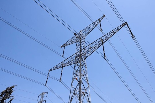 架空輸電線路架空背景鋼支撐