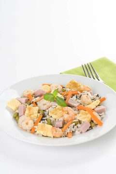 蝦炒飯豌豆火腿煎蛋盤(pán)