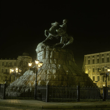 Bogdan Khmelnitsky的雕像在Kyiv；烏克蘭