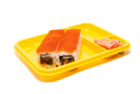 具有壽司卷的黃色板