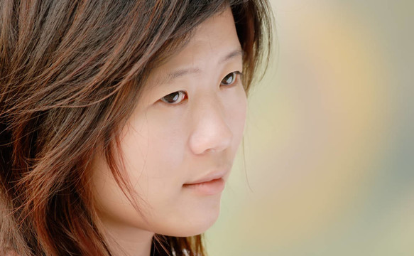 亞洲美麗的女孩在戶外