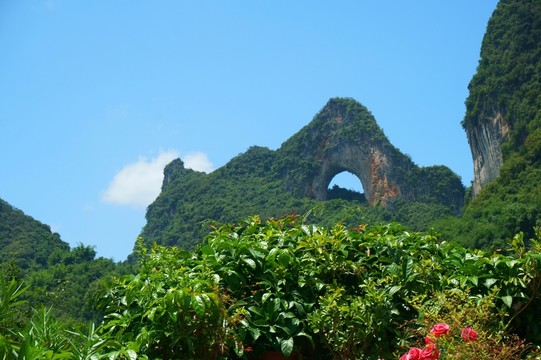 月亮山