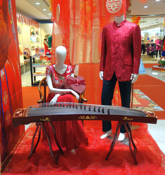 結(jié)婚禮服專賣店櫥窗 中式婚禮服