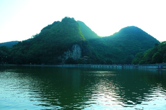 山青青水秀秀