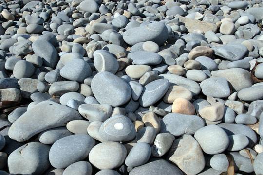 藍(lán)色的卵石海灘
