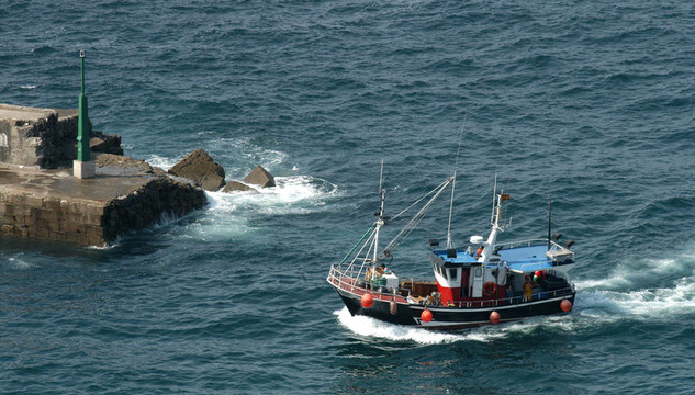 海上釣魚船
