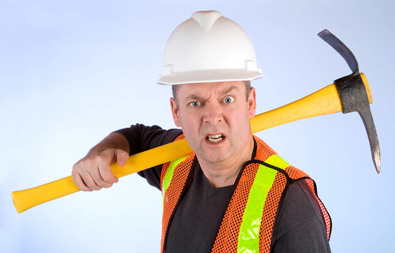 脾氣暴躁的建筑工人