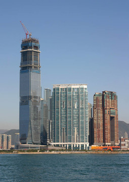 高層建筑在九龍車站-香港