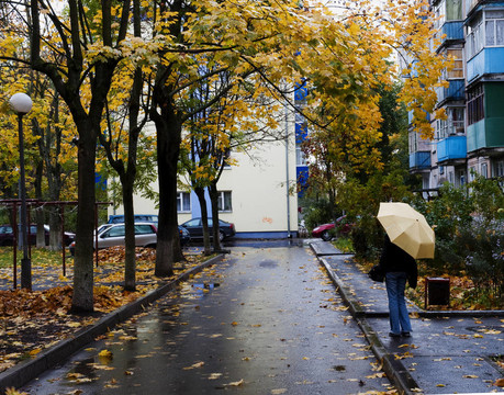 鎮(zhèn)上下雨天