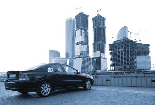 汽車和建筑摩天大樓
