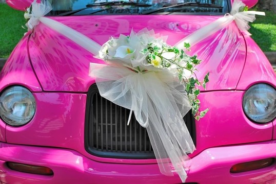 粉紅婚禮車花束