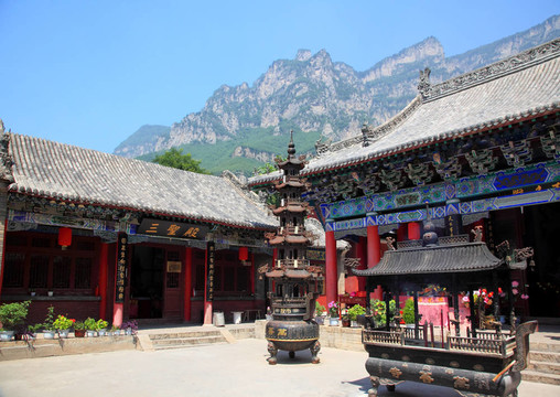 云泰山的一座寺廟；