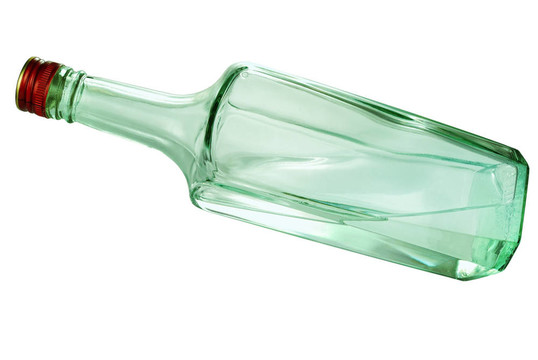 一個(gè)酒杯水晶玻璃瓶