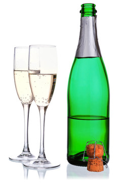 香檳酒瓶和酒杯