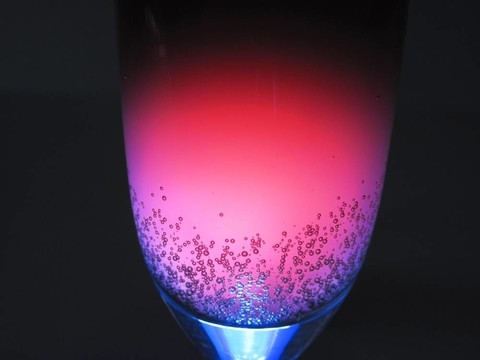 在當地的酒